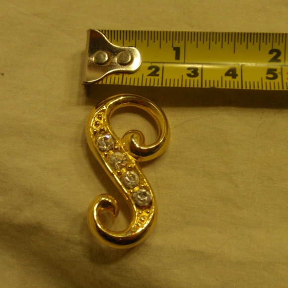Letter "S" Brooch - Picture 6 of 6